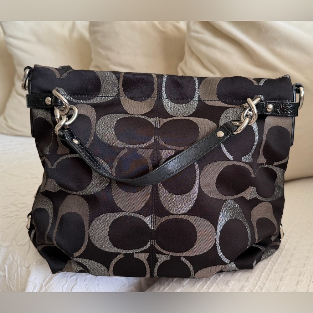 Black coach purse - Picture 2 of 6